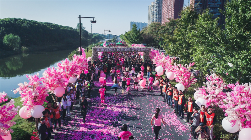 玫琳凯2018杭州国际女子马拉松鲜花跑道正式亮相，粉色布局引爆浪漫少女心?