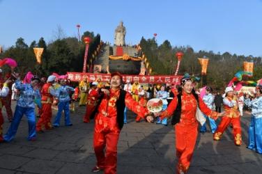 我有幸现场参与张仲景诞辰日盛典，祭拜医圣祈福健康！