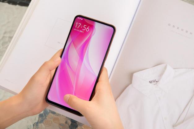 vivo S1宠爱粉强势来袭，超强自拍发现更美的你