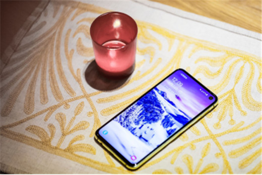 在三星Galaxy S10系列面前，屏幕是华为最大的痛