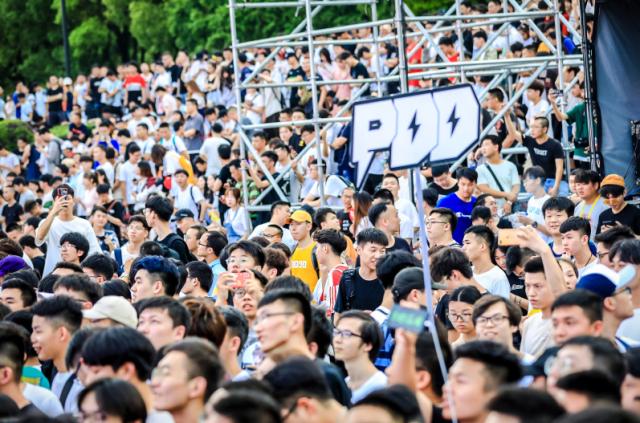 2019斗鱼嘉年华第二日：PDD等主播嗨翻十里江滩