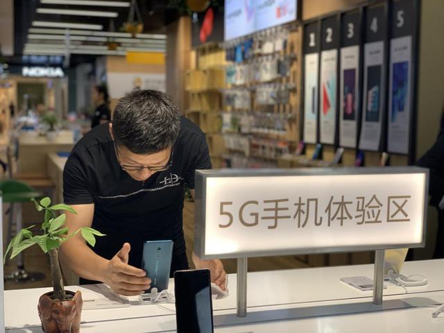 智慧零售解放5G场景应用想象力，苏宁首家5G体验店亮相上海