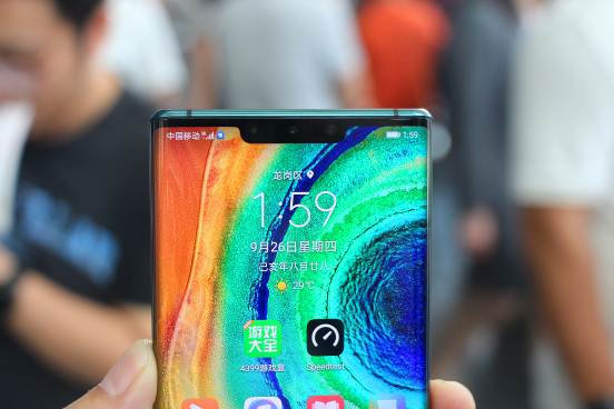 发布会现场上手体验华为Mate30 Pro 5G,测试5G速率表现惊人