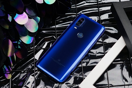 国庆值得买：Moto P50顶级随身电影院 十一出行绝佳伴侣