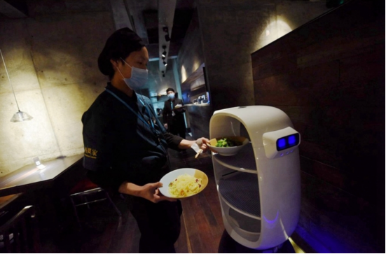 疫情下的餐饮行业观察之餐饮巨头纷纷部署餐饮机器人