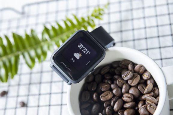 轻盈长续航才对味！华米Amazfit 米动手表青春版 1S简评