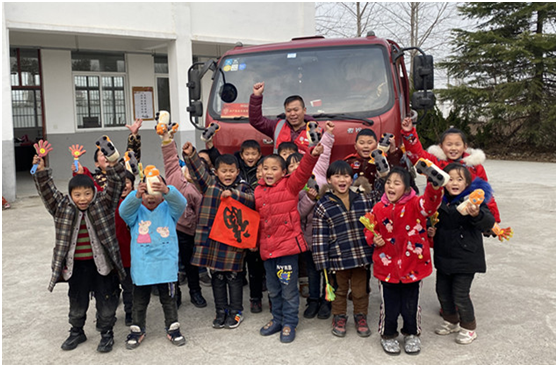 运满满张晖：为爱益起“乒”，助力希望小学体育教学