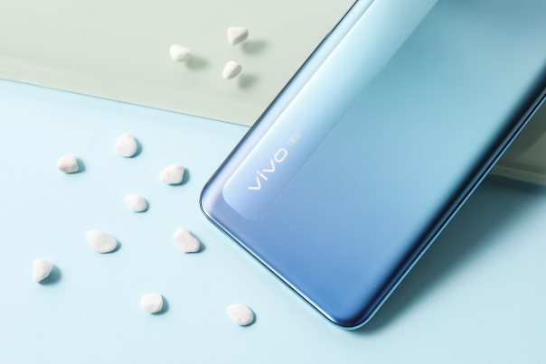 vivo Y70s迎来冷萃银新配色，7月28日正式上市