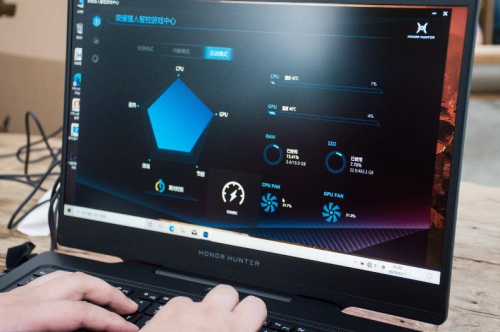 荣耀猎人游戏本V700优势盘点 你没见过的功能都在这