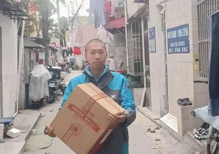 双十二苏宁火箭哥在上海老弄堂跑出服务“加速度”