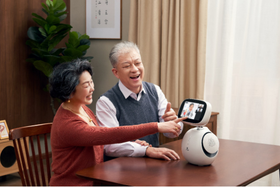 小康助手测血压怎么测？不仅仅是一台家庭健康机器人