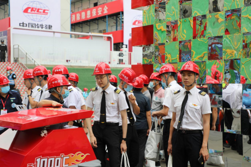 力升高科受邀参加全国安全宣传咨询日活动，三款消防机器人亮相北京主会场