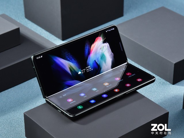 折叠屏也能防水，三星Galaxy Z Fold3全面测评 