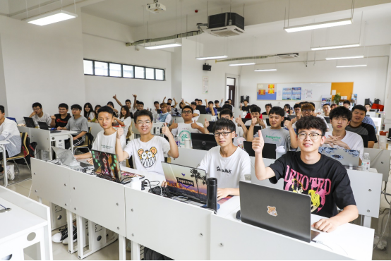 学员说：传智教育激发并成就了我的职业梦想