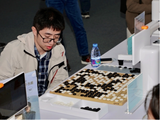 “棋”开得胜！乐在“棋”中！阿尔法蛋围棋机器人扮靓1024开发者节